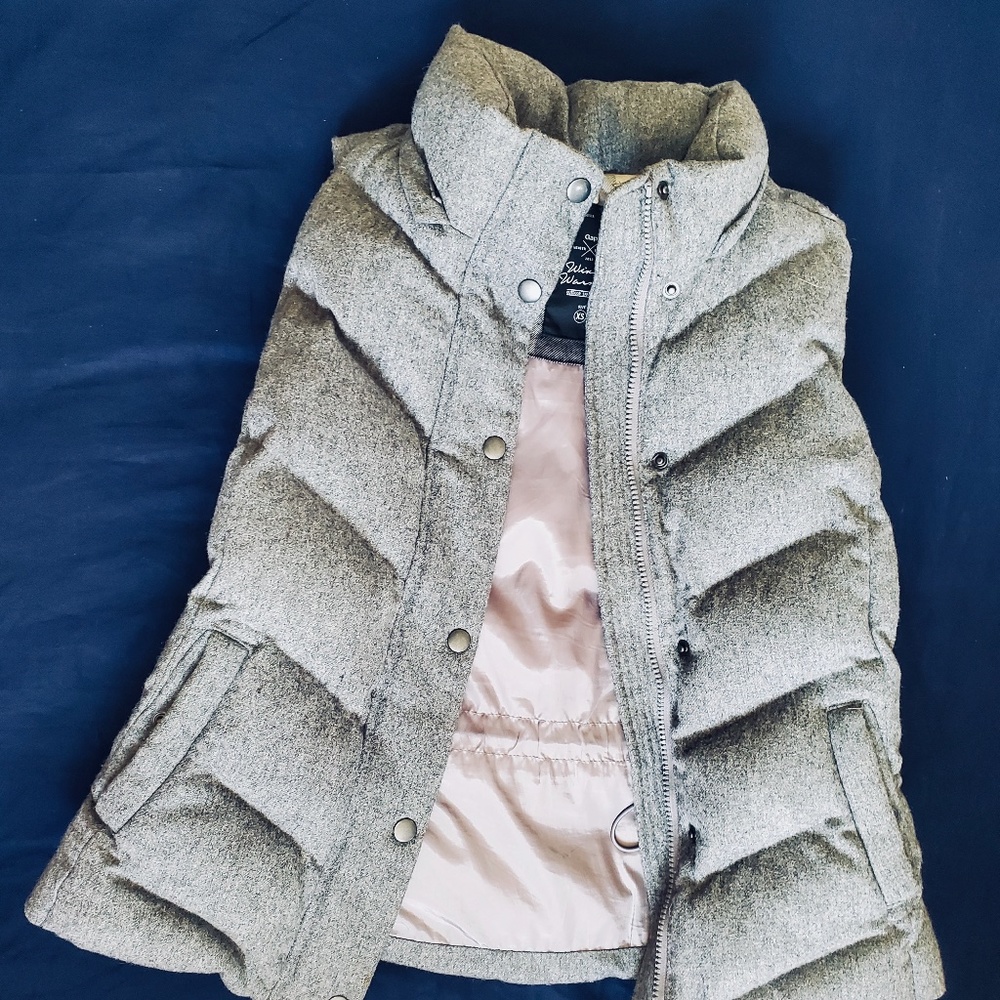 GAP Gray Vest - Picture 4 of 6